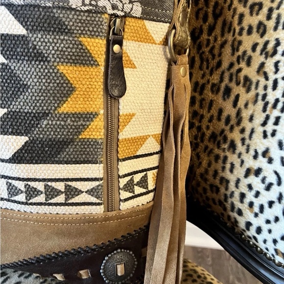 New Myra Concealed Western Boho Crossbody Bag Native American Design Fashion Bag - Picture 8 of 11